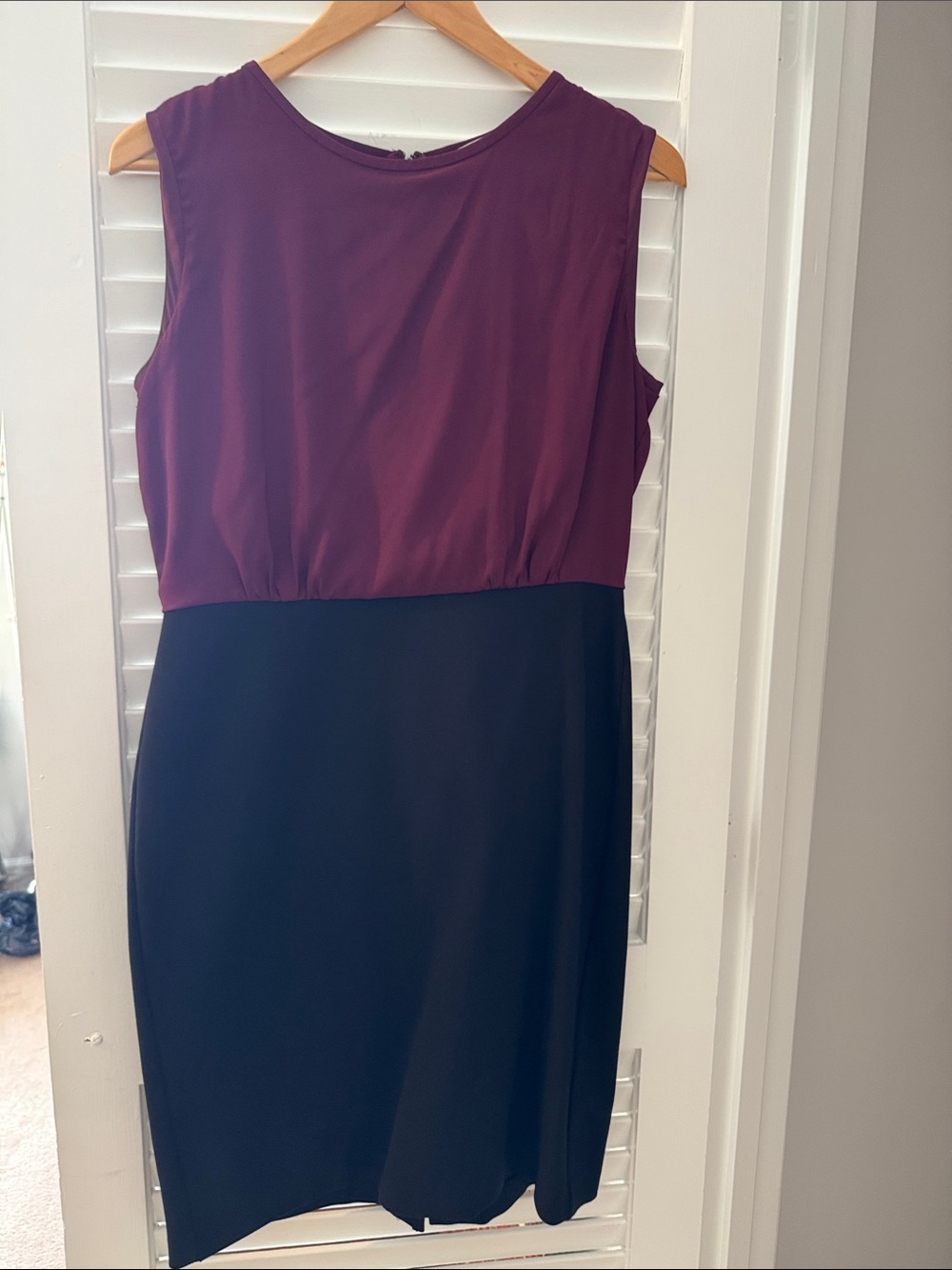 LOFT Sleeveless Two-Tone Sheath Dress in Burgundy and Black
